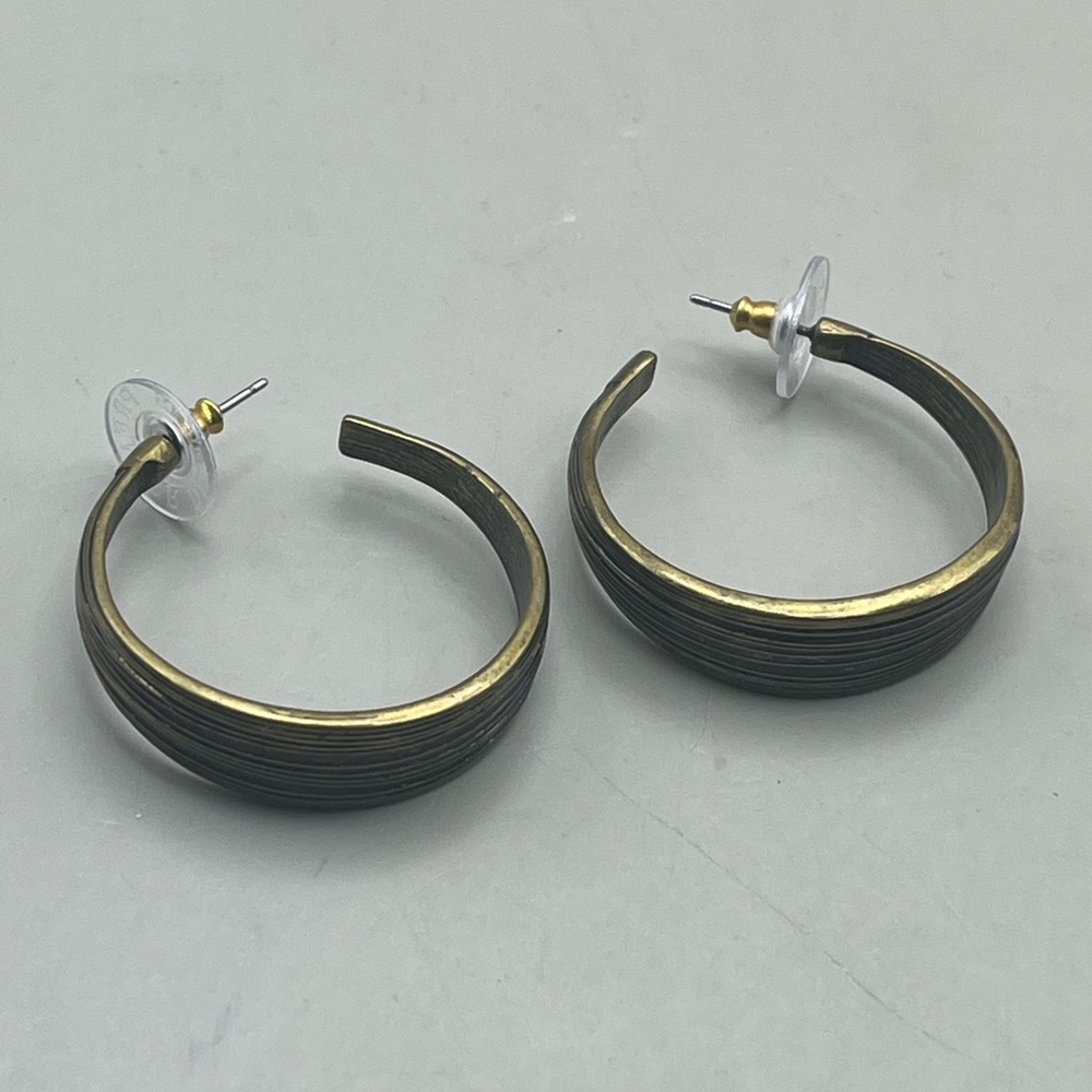 Elegant Textured Hoop Earrings -Luxe Brass Black Striped Statement Jewelry - Picture 3 of 4